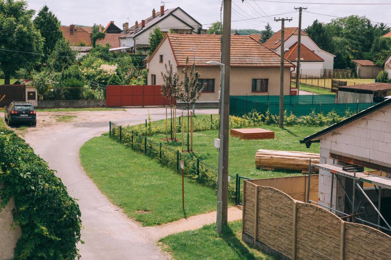 Alisa Apartments Kostomlaty nad Labem Kültér fotó